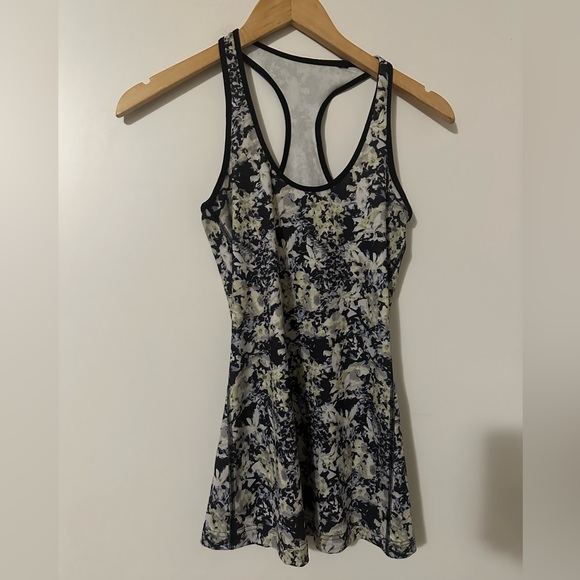 "Lululemon Cool Racerback Tank Size 4 | Floral | Excellent Condition! - Picture 1 of 4
